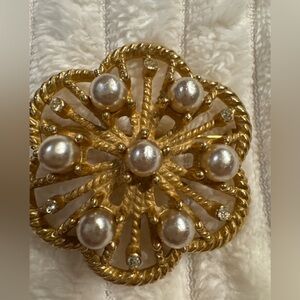Vintage Castlecliff Gold Tone Flower Brooch with Faux Pearls and Rhinestones